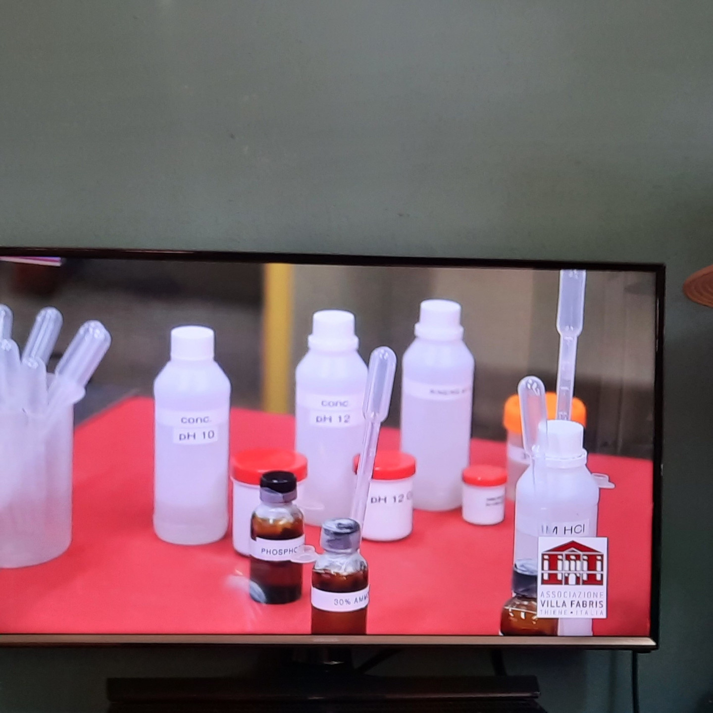 Removal of Varnishes in Aqueous Environment